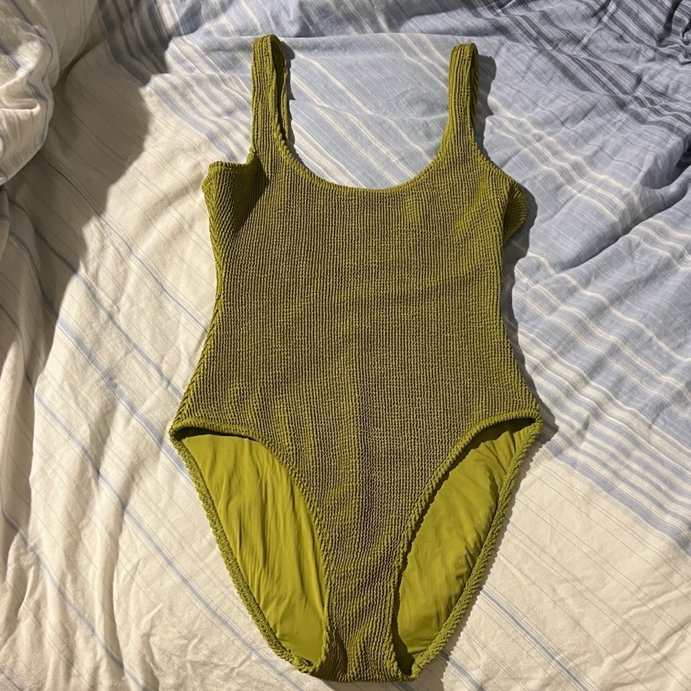 Good American Chartreuse textured one-piece swimsuit “Always Fits” modern tank